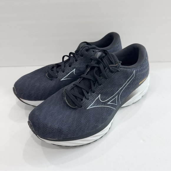 Athletic_Shoes